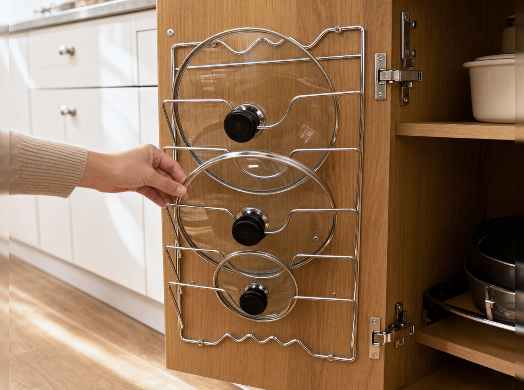 Screw rack inside the door